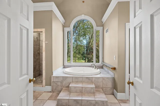 $2,395,000 | 25 Club Forest Lane, Greenville, SC 29605