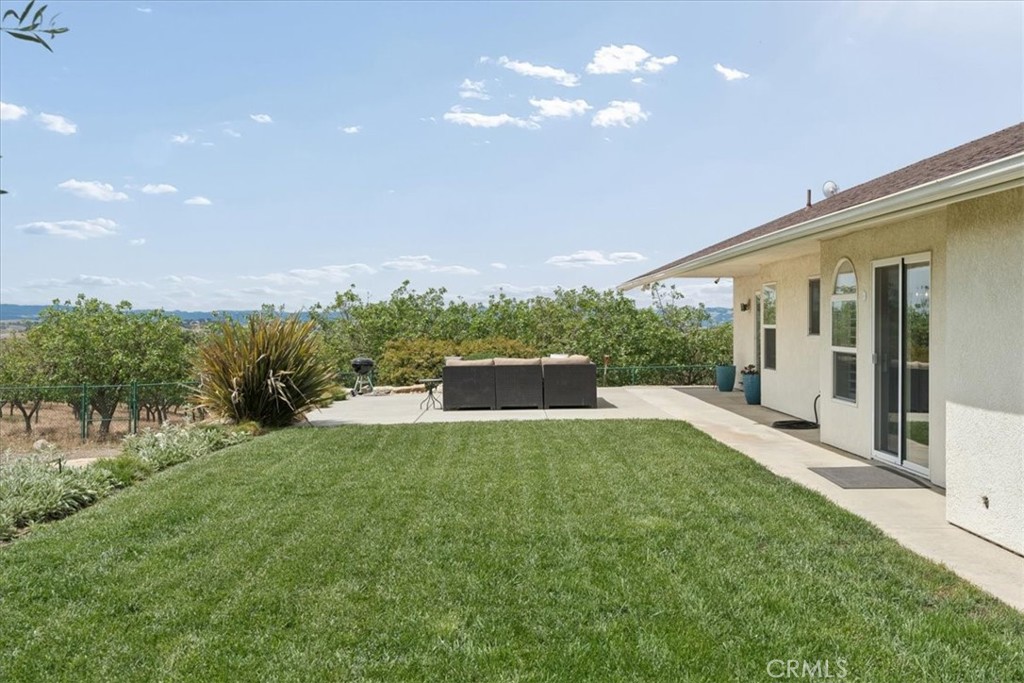 5565 High Ridge Road Paso Robles, CA 93446 - Photo 62 of 73 a view of a patio with table and chairs and potted plants