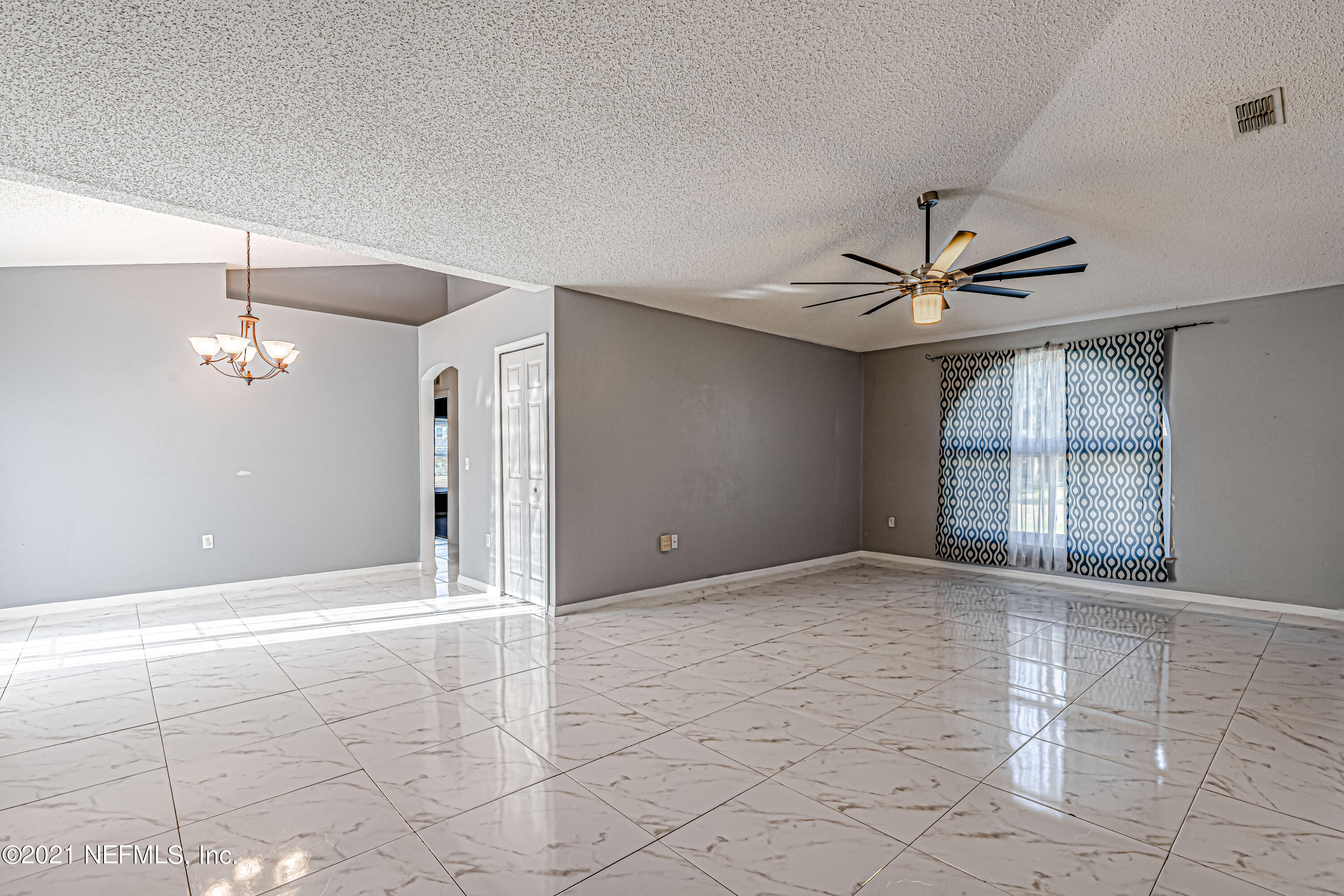 12308 Hickory Forest Road Jacksonville, FL 32226 - Photo 12 of 42 12-Family Room