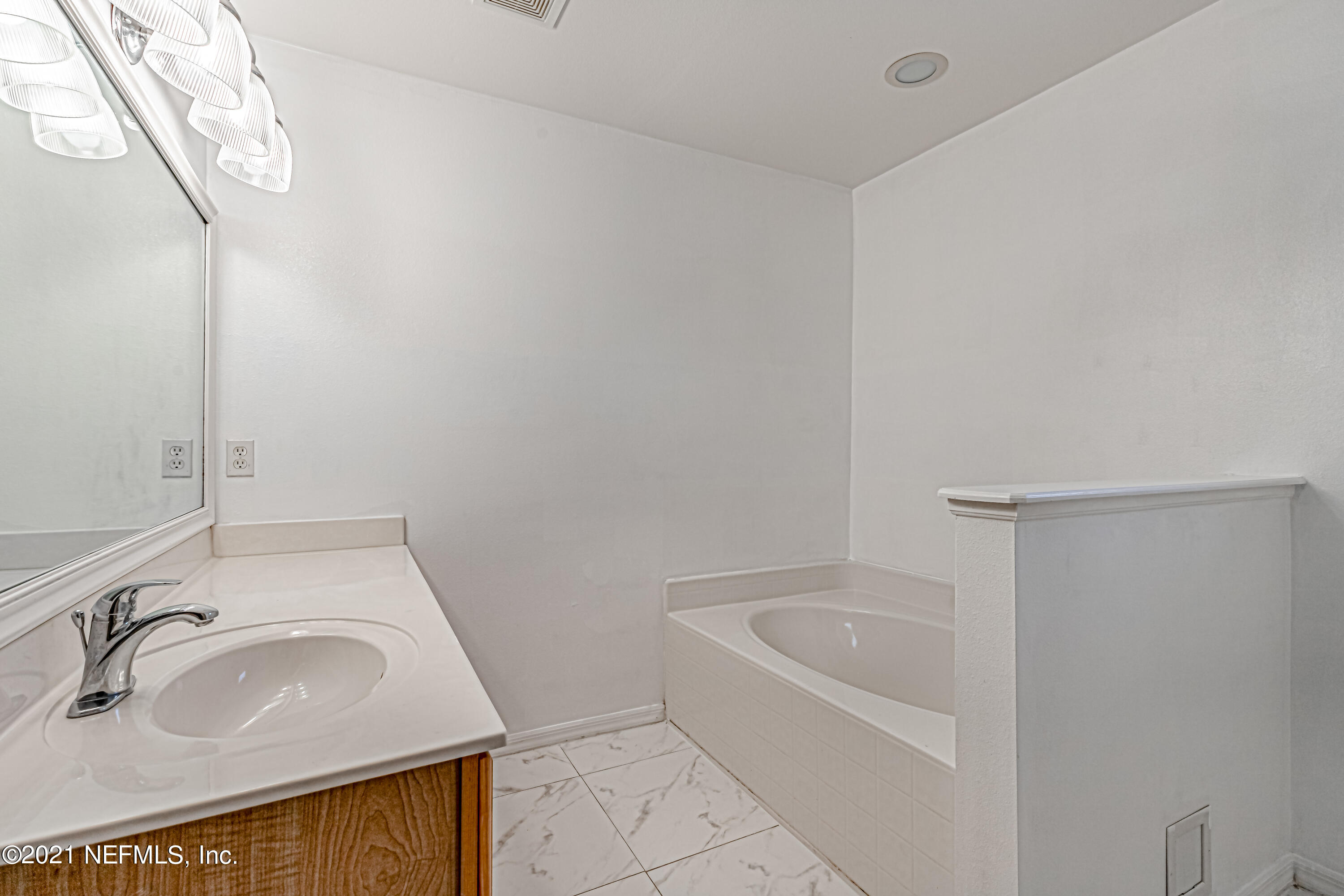 12308 Hickory Forest Road Jacksonville, FL 32226 - Photo 28 of 42 28-Master Bathroom