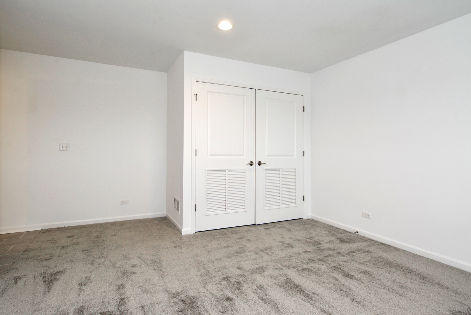 202 Timberleaf Circle Roselle, IL 60172 - Photo 18 of 22 an empty room with white wall