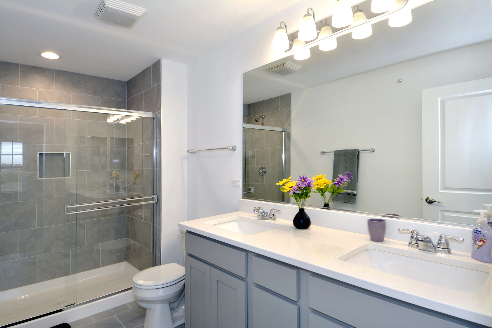 202 Timberleaf Circle Roselle, IL 60172 - Photo 10 of 22 a bathroom with a sink a toilet and shower