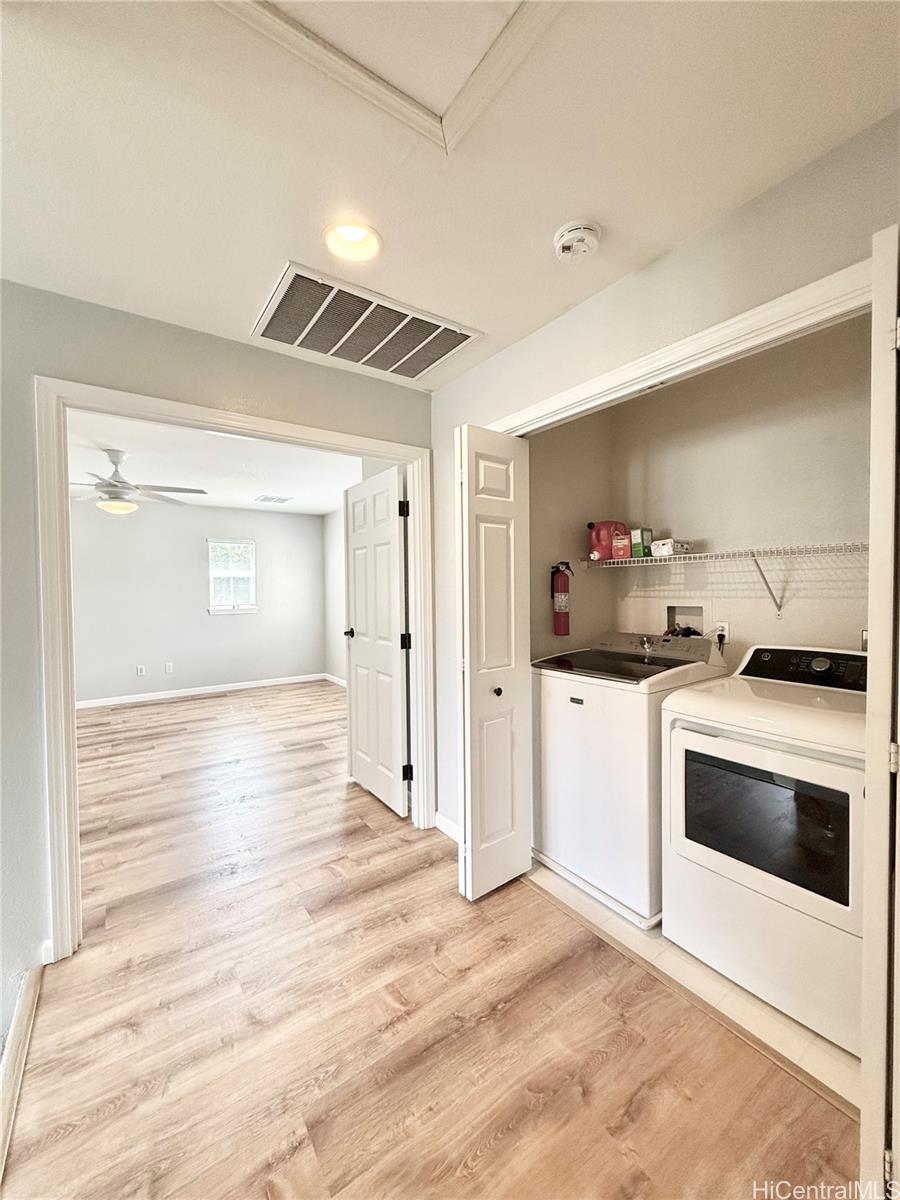 580 Lunalilo Home Road, Unit B340 Honolulu, HI 96825 - Photo 11 of 21 a view of an empty room and kitchen