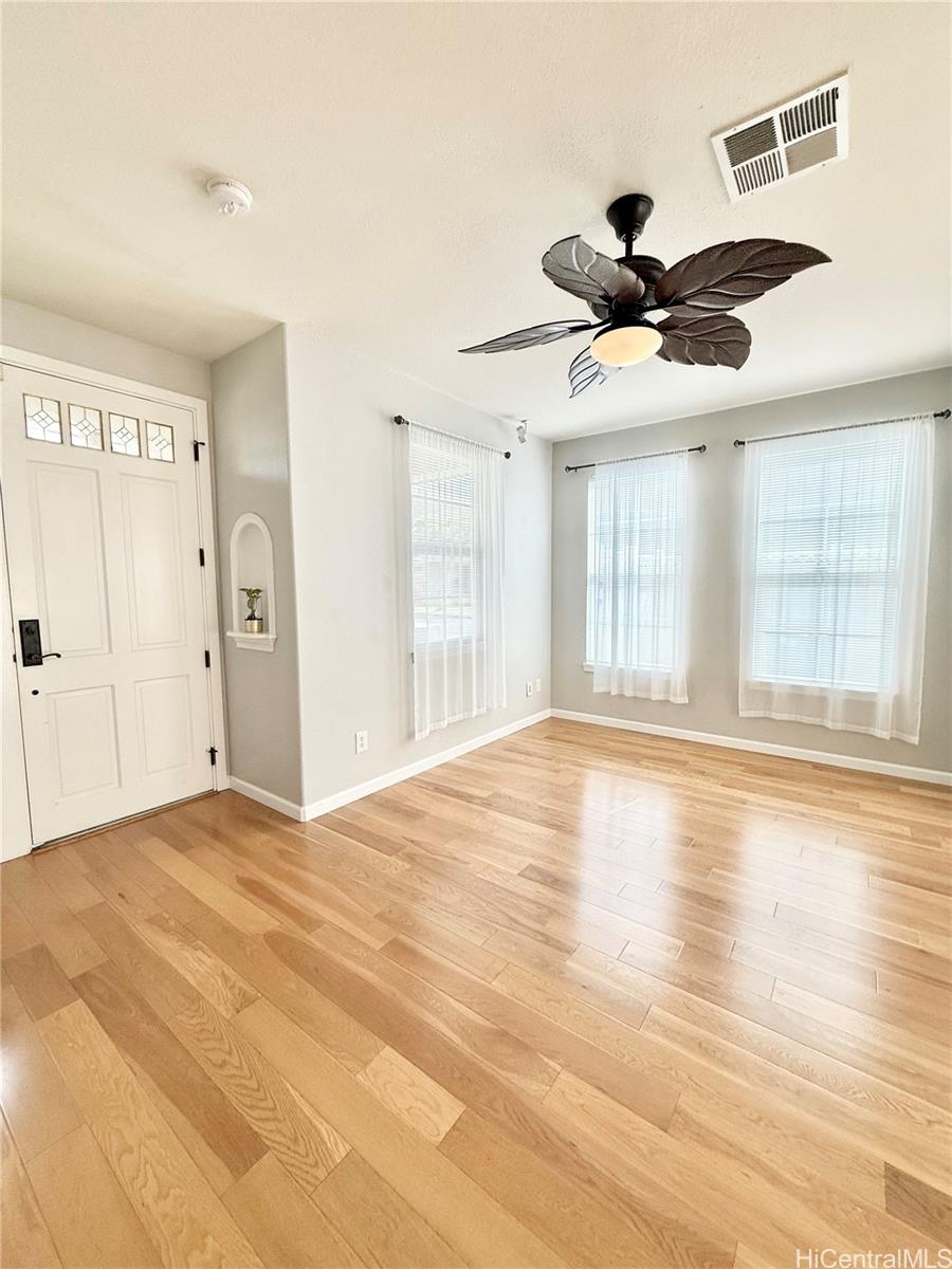 580 Lunalilo Home Road, Unit B340 Honolulu, HI 96825 - Photo 2 of 21 a view of an empty room with a window