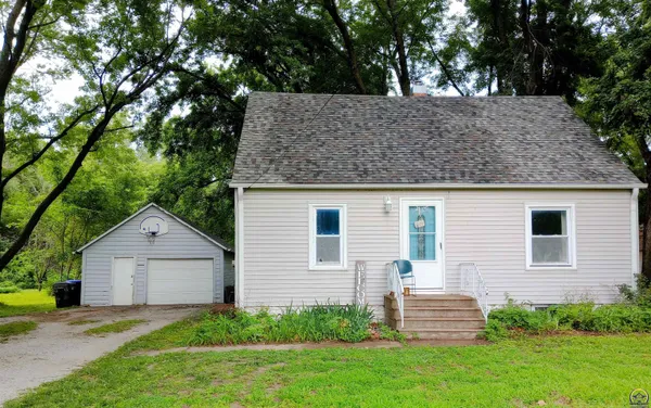 $140,000 | 220 Northeast Lyman Road, Topeka, KS 66608