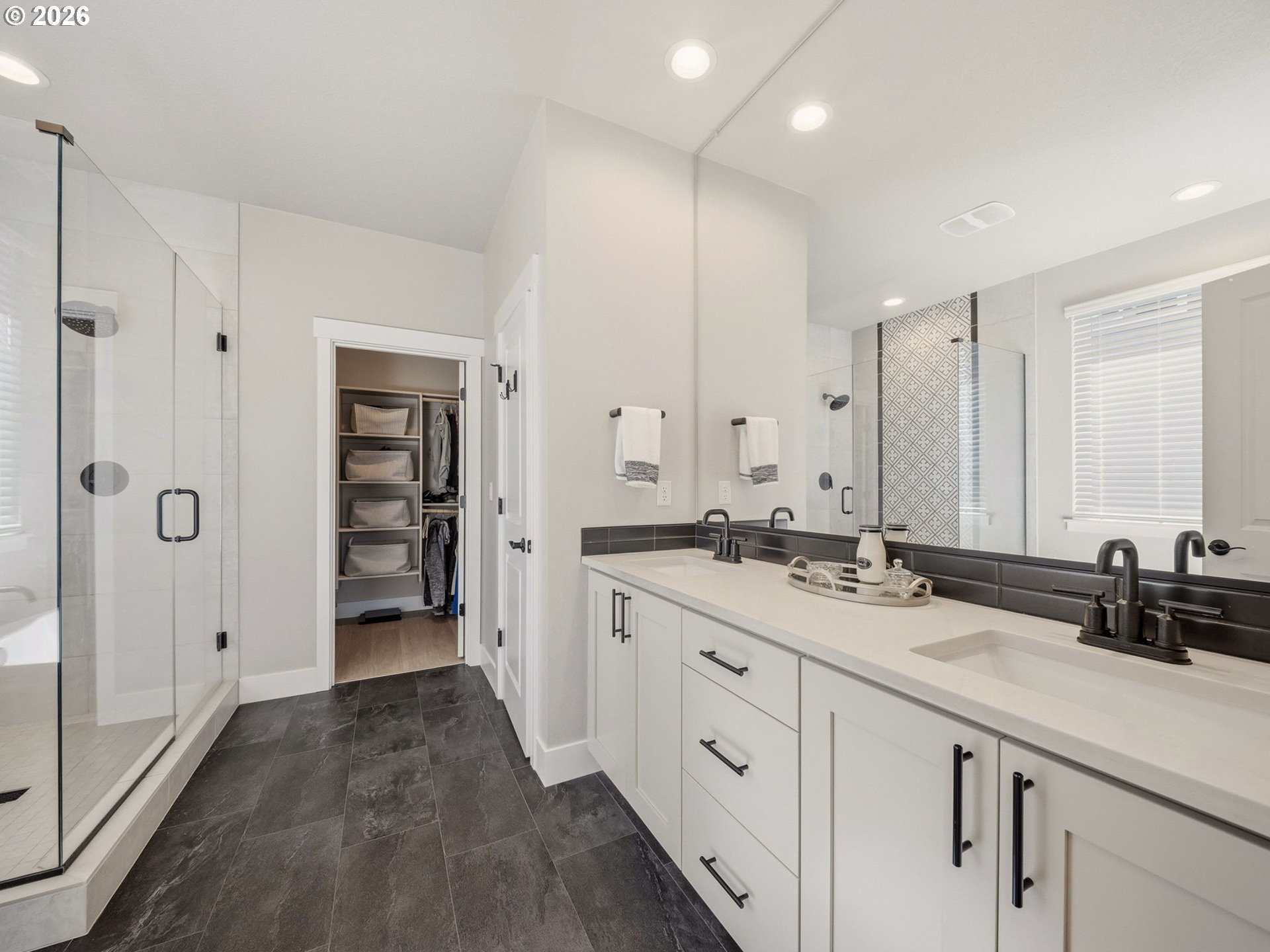 8842 North 3rd Circle Ridgefield, WA 98642 - Photo 23 of 38 Attached Bathroom #1