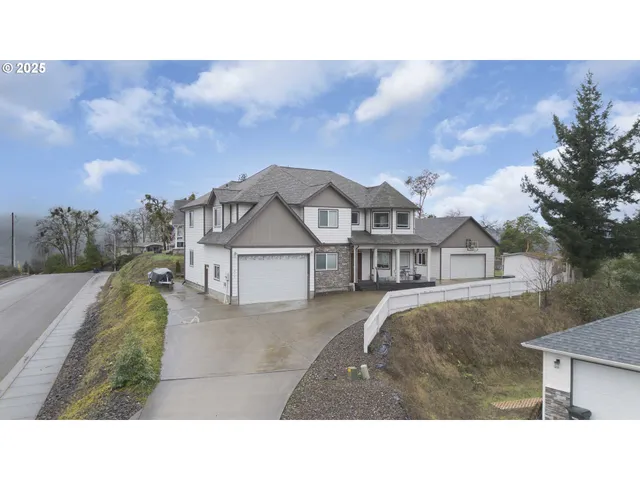 $670,000 | 860 Northeast Ventura Street, Roseburg, OR 97470