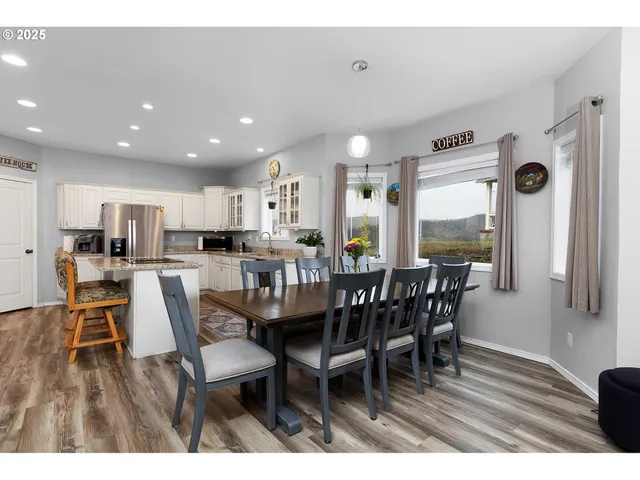 $670,000 | 860 Northeast Ventura Street, Roseburg, OR 97470