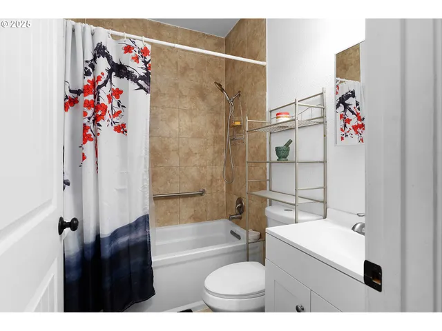 $670,000 | 860 Northeast Ventura Street, Roseburg, OR 97470