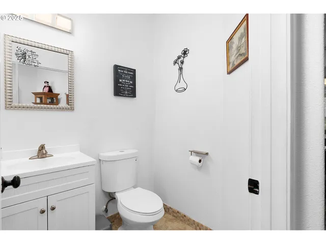 $670,000 | 860 Northeast Ventura Street, Roseburg, OR 97470