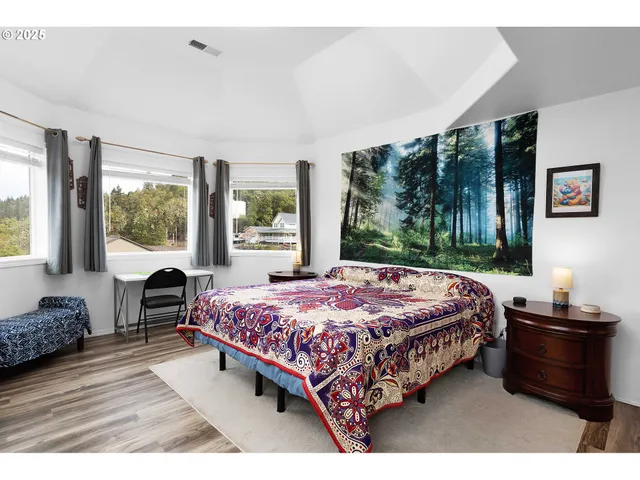 $670,000 | 860 Northeast Ventura Street, Roseburg, OR 97470