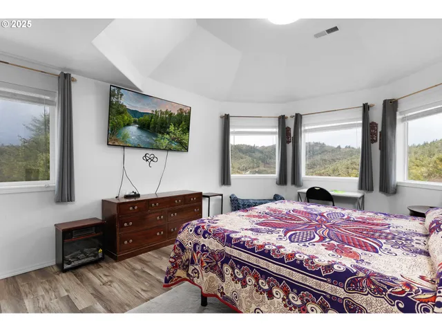 $670,000 | 860 Northeast Ventura Street, Roseburg, OR 97470