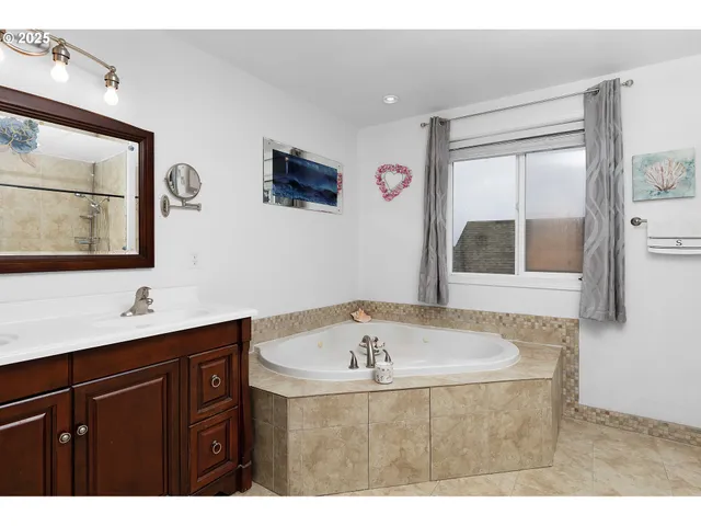 $670,000 | 860 Northeast Ventura Street, Roseburg, OR 97470