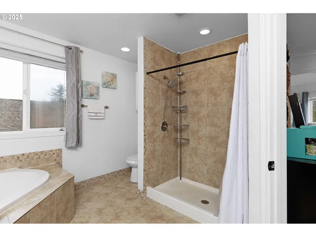 $670,000 | 860 Northeast Ventura Street, Roseburg, OR 97470