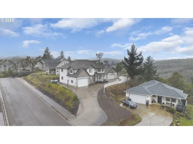 $670,000 | 860 Northeast Ventura Street, Roseburg, OR 97470