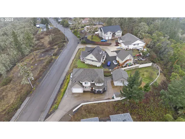 $670,000 | 860 Northeast Ventura Street, Roseburg, OR 97470