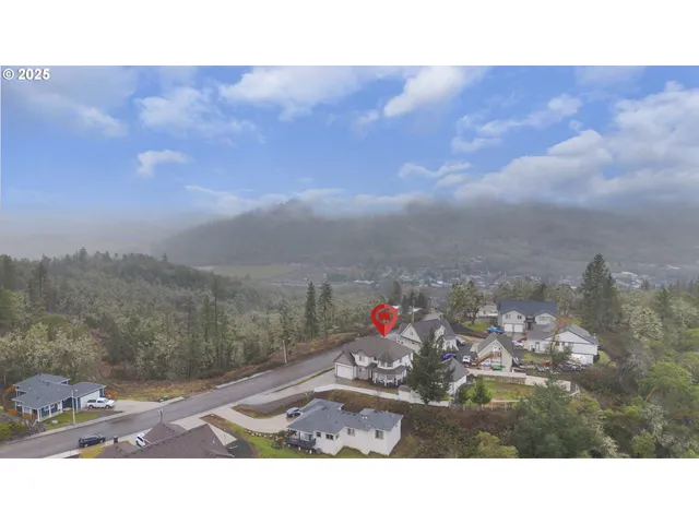 $670,000 | 860 Northeast Ventura Street, Roseburg, OR 97470