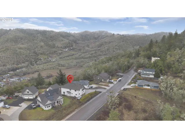 $670,000 | 860 Northeast Ventura Street, Roseburg, OR 97470