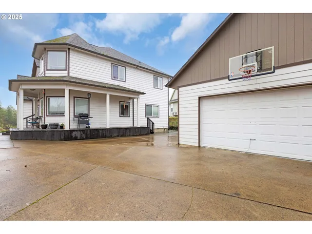 $670,000 | 860 Northeast Ventura Street, Roseburg, OR 97470