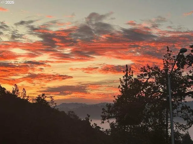 $670,000 | 860 Northeast Ventura Street, Roseburg, OR 97470