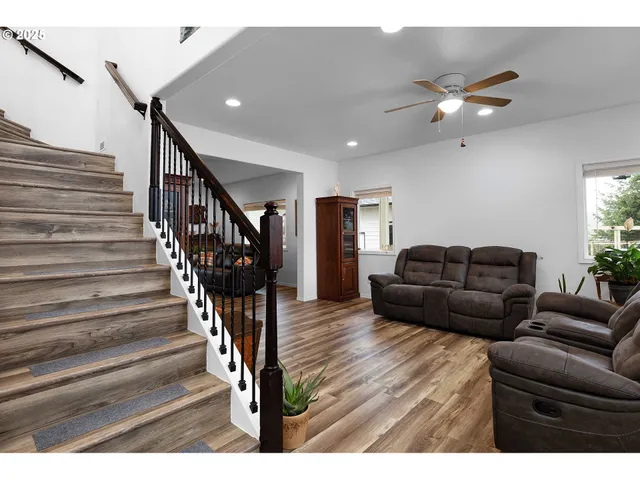 $670,000 | 860 Northeast Ventura Street, Roseburg, OR 97470