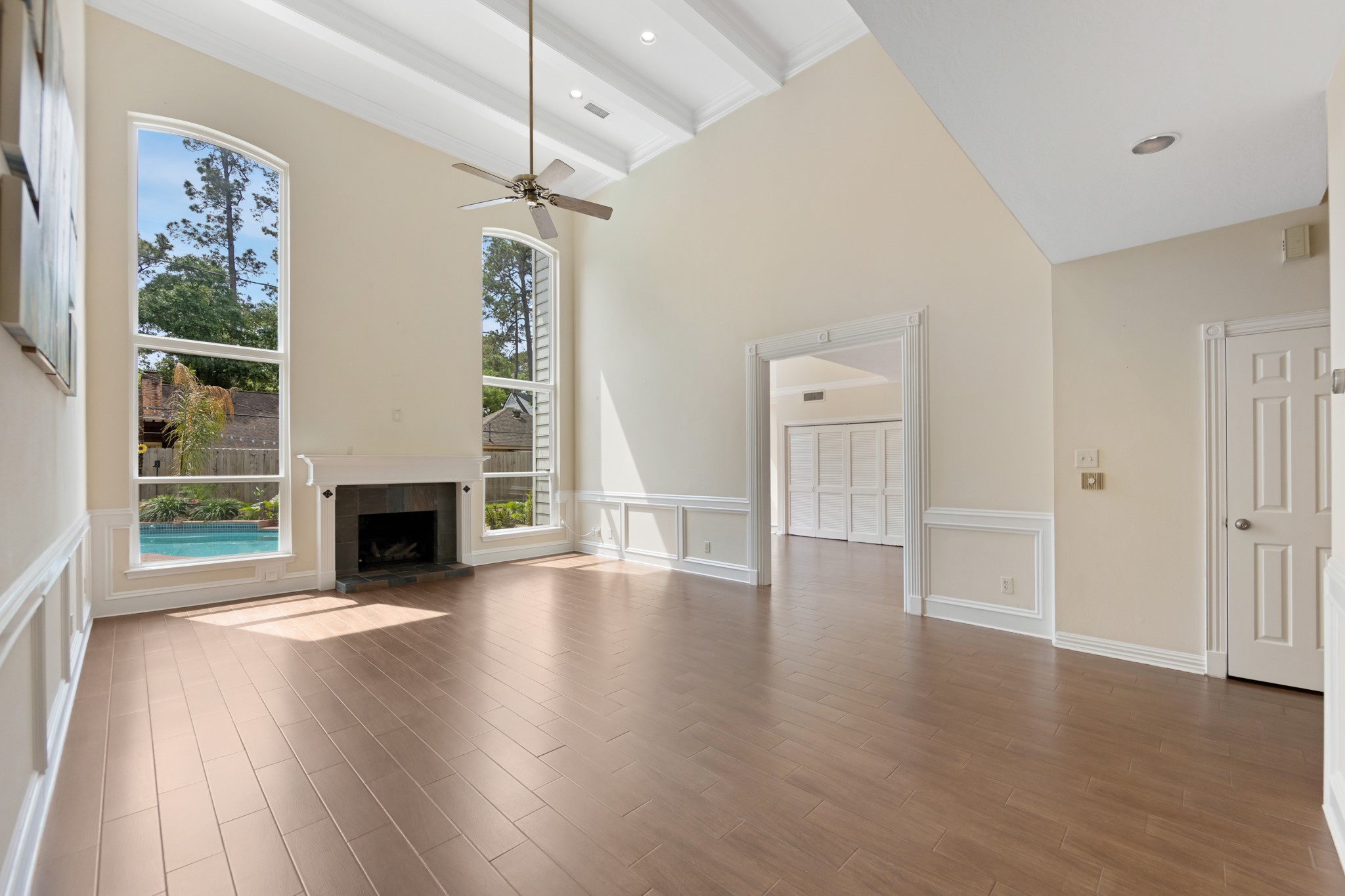 5115 Westerham Place Houston, TX 77069 - Photo 23 of 48 Beautiful family room with soaring windows allowing an abundance of light