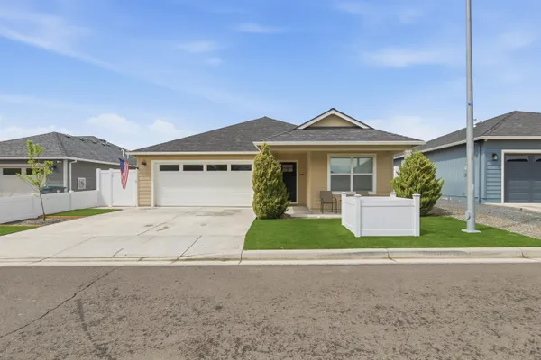 $435,000 | 1922 Modena Lane, Medford, OR 97501