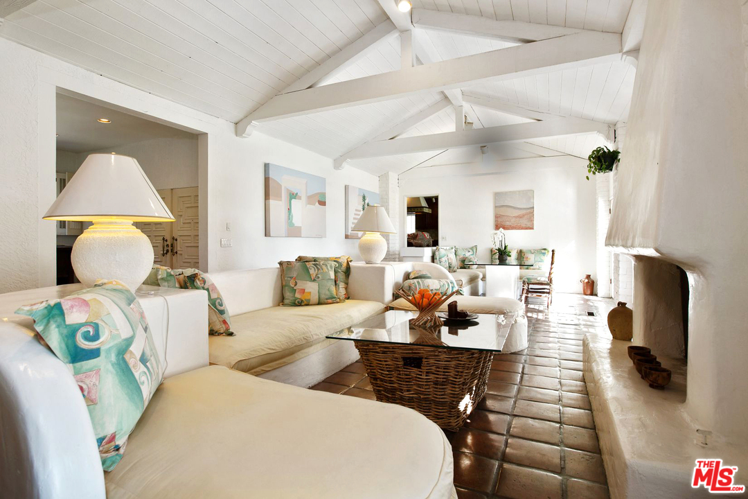 1707 Rising Glen Road Los Angeles, CA 90069 - Photo 12 of 33