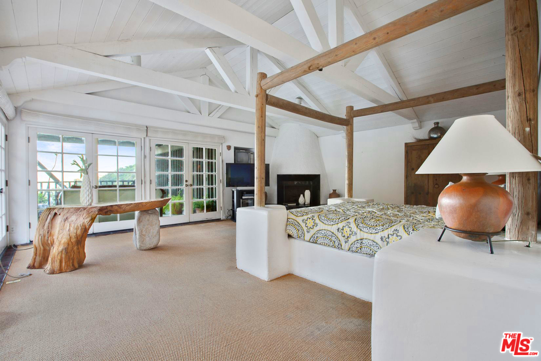 1707 Rising Glen Road Los Angeles, CA 90069 - Photo 13 of 33