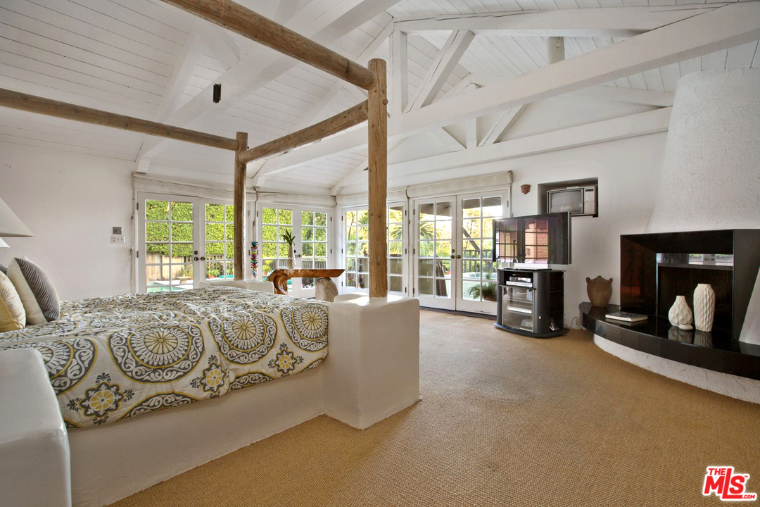 1707 Rising Glen Road Los Angeles, CA 90069 - Photo 14 of 33