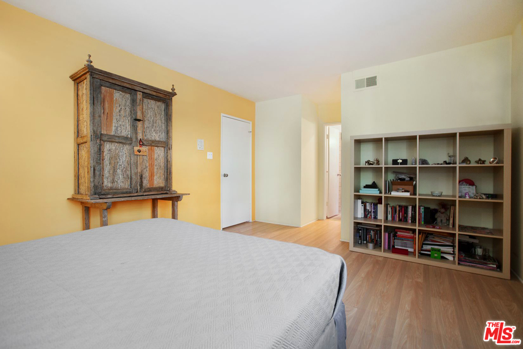 1707 Rising Glen Road Los Angeles, CA 90069 - Photo 20 of 33