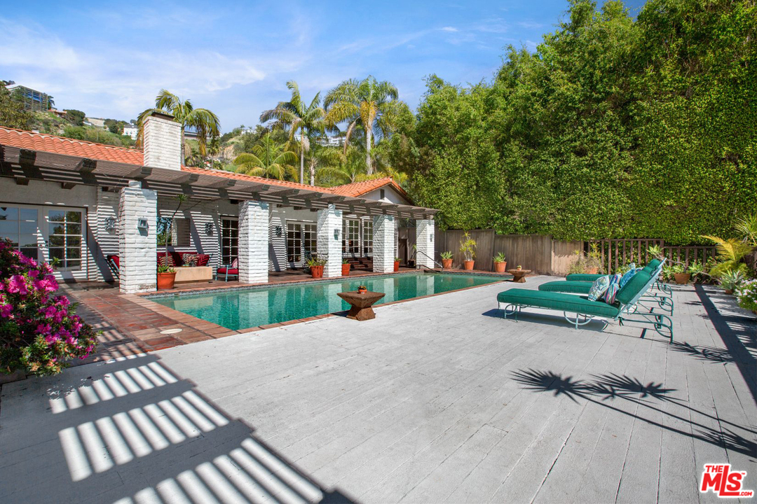 1707 Rising Glen Road Los Angeles, CA 90069 - Photo 3 of 33