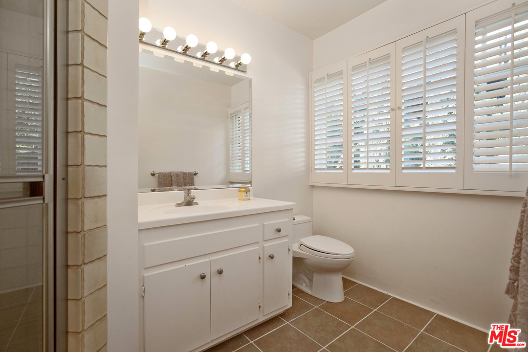 1707 Rising Glen Road Los Angeles, CA 90069 - Photo 21 of 33