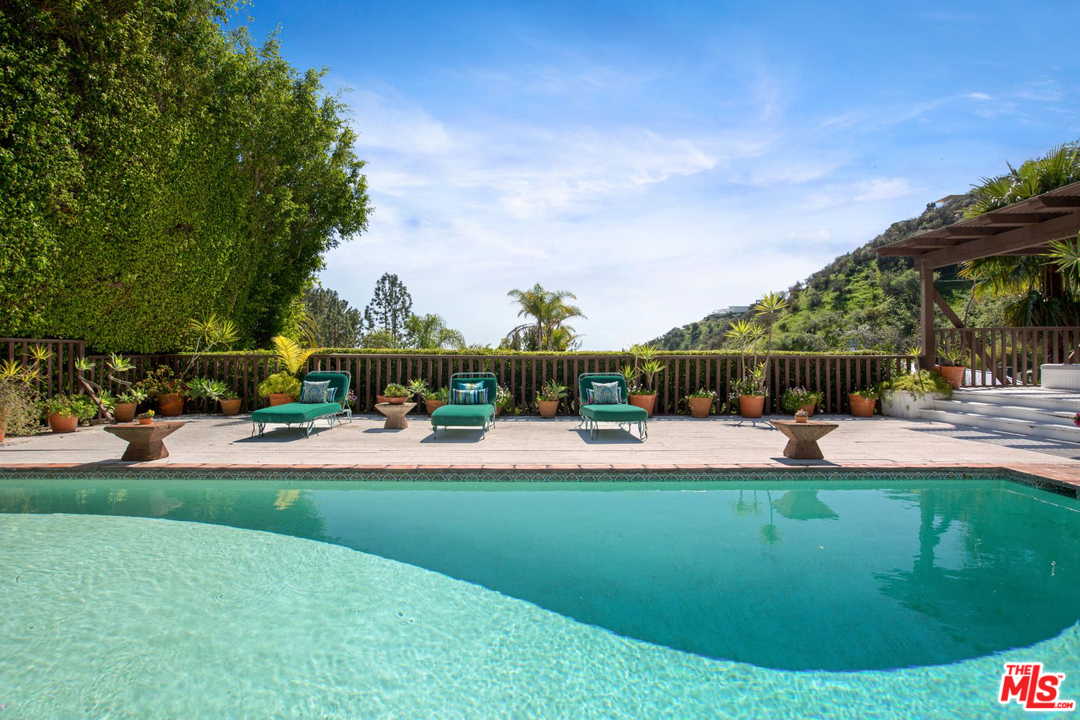 1707 Rising Glen Road Los Angeles, CA 90069 - Photo 24 of 33