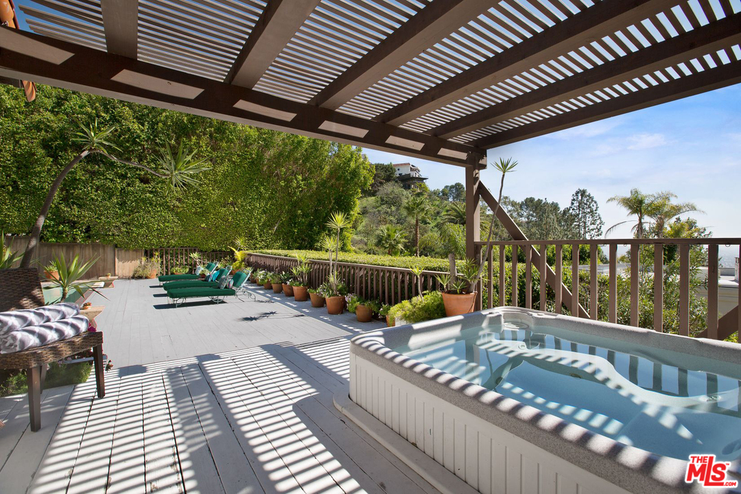 1707 Rising Glen Road Los Angeles, CA 90069 - Photo 26 of 33