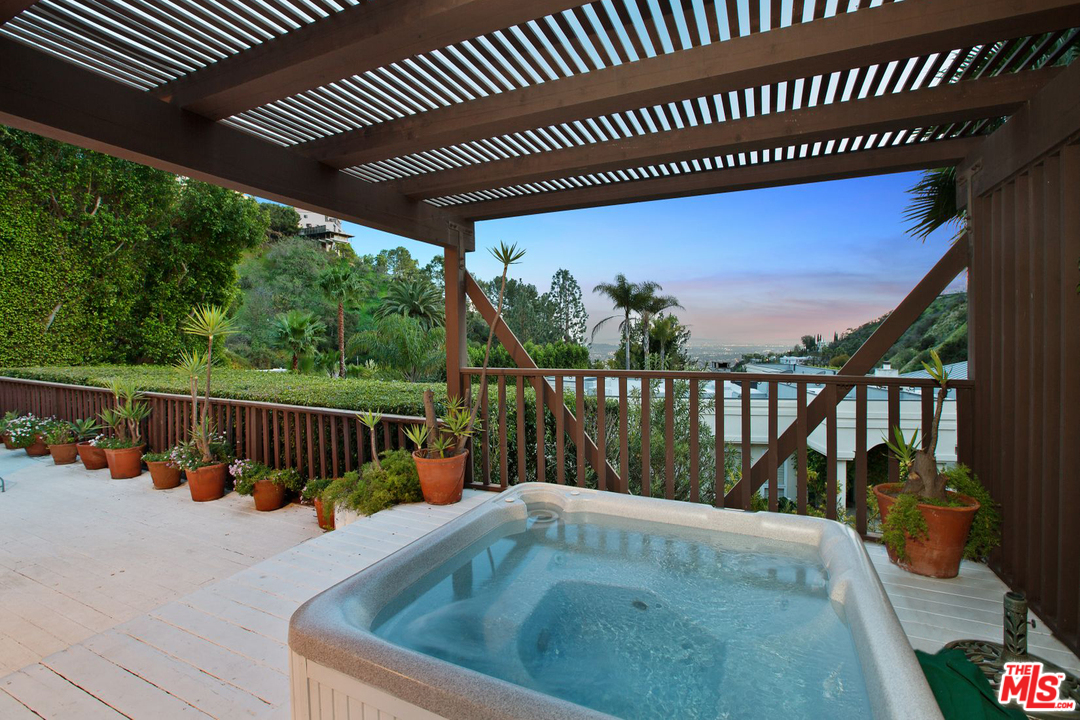 1707 Rising Glen Road Los Angeles, CA 90069 - Photo 30 of 33