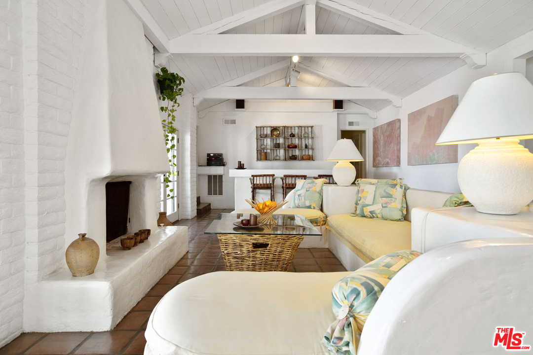 1707 Rising Glen Road Los Angeles, CA 90069 - Photo 4 of 33