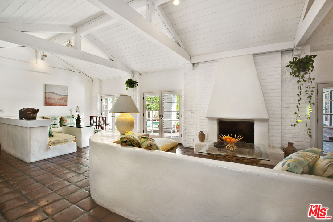 1707 Rising Glen Road Los Angeles, CA 90069 - Photo 5 of 33