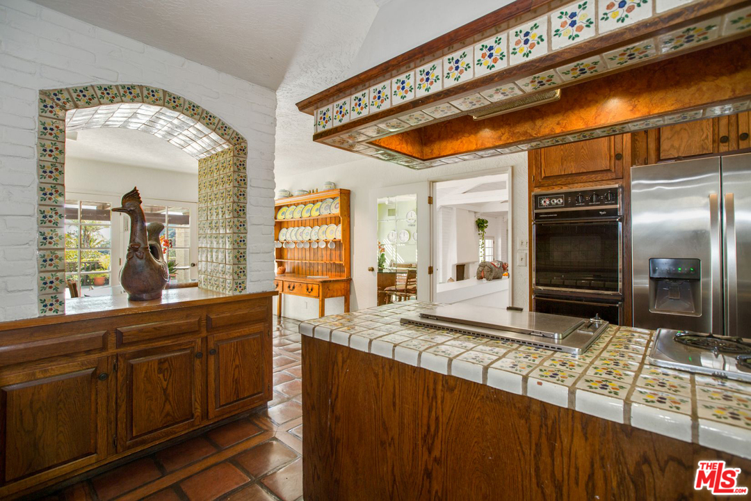 1707 Rising Glen Road Los Angeles, CA 90069 - Photo 10 of 33