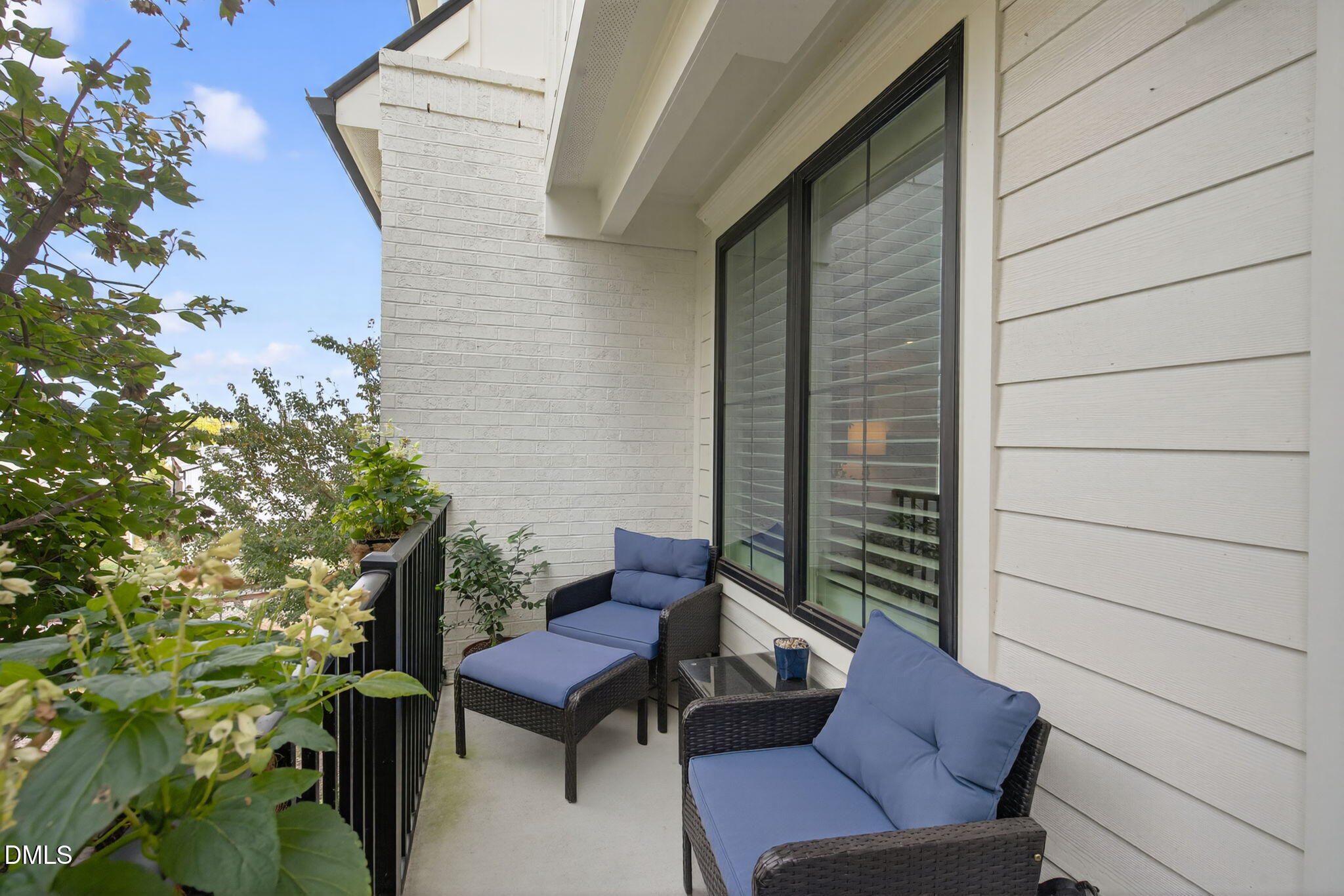 1610 Draper View Loop, Unit 102 Raleigh, NC 27608 - Photo 19 of 40 a view of a outdoor seating area