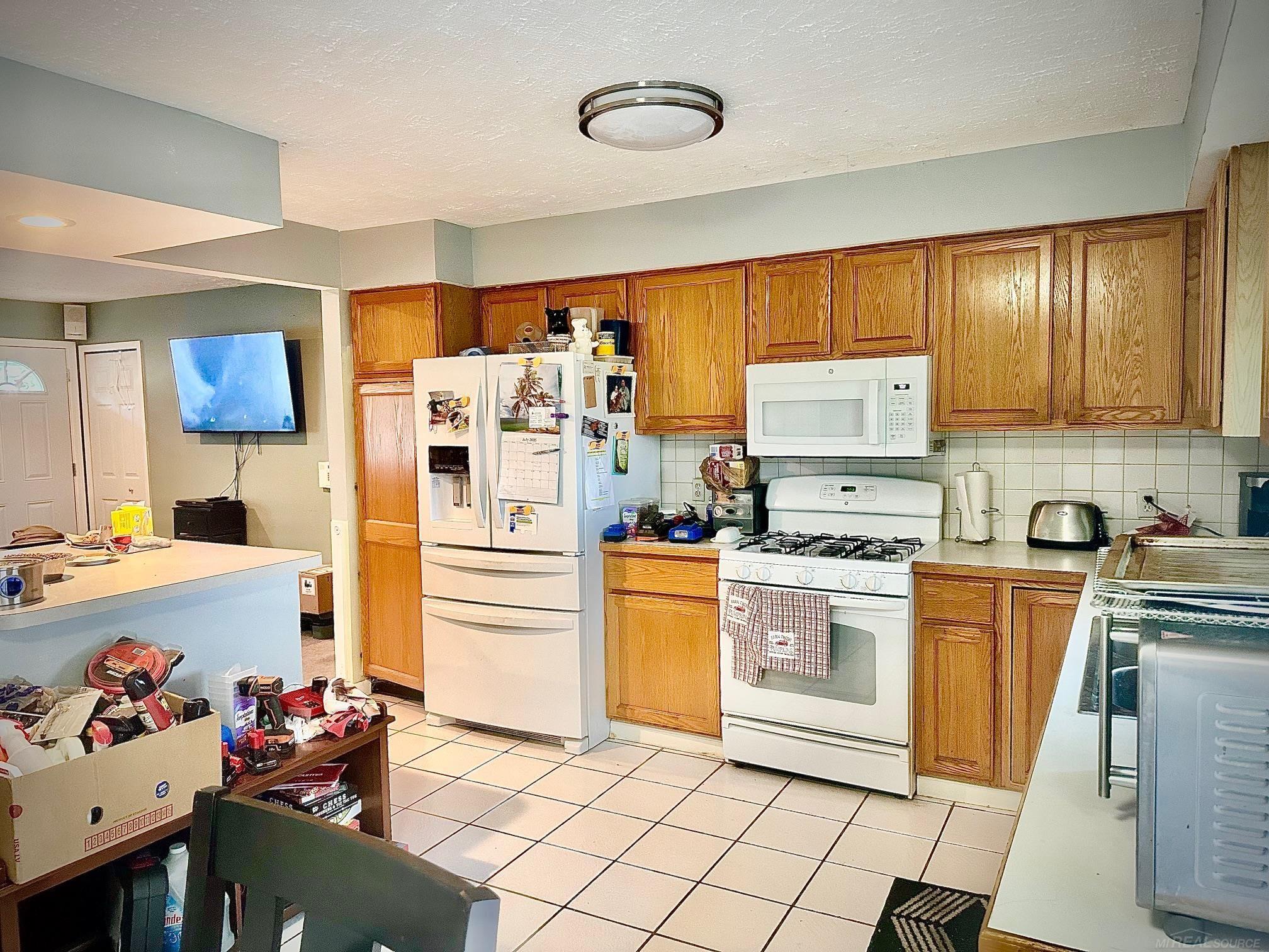 8235 Rondale Drive Utica, MI 48316 - Photo 8 of 34 50186383-bd76c905-43ae-45a9-a53a-5a45bdf68e55.JPG