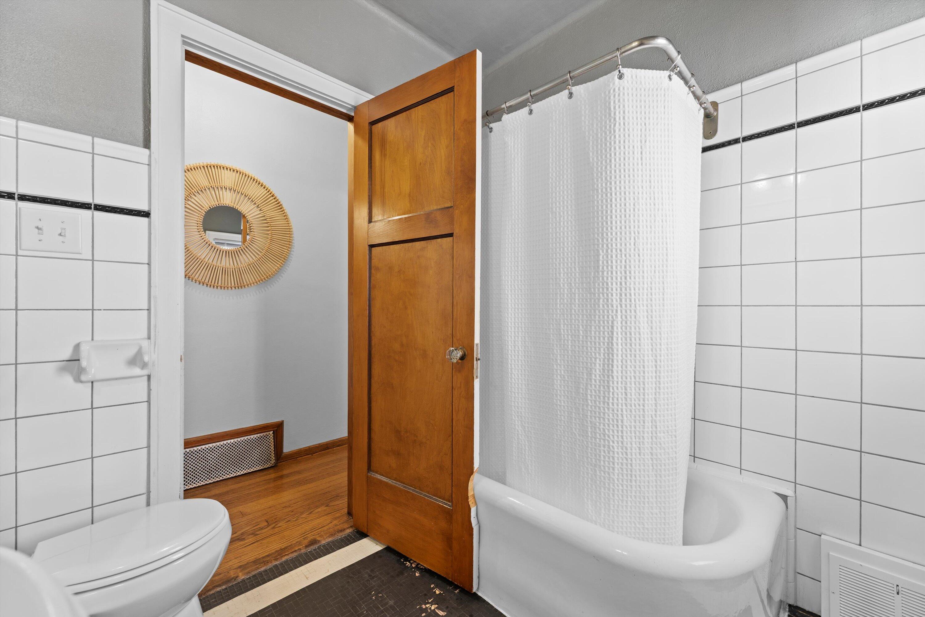 3058 North 74th Street Milwaukee, WI 53210 - Photo 12 of 24 Bathroom