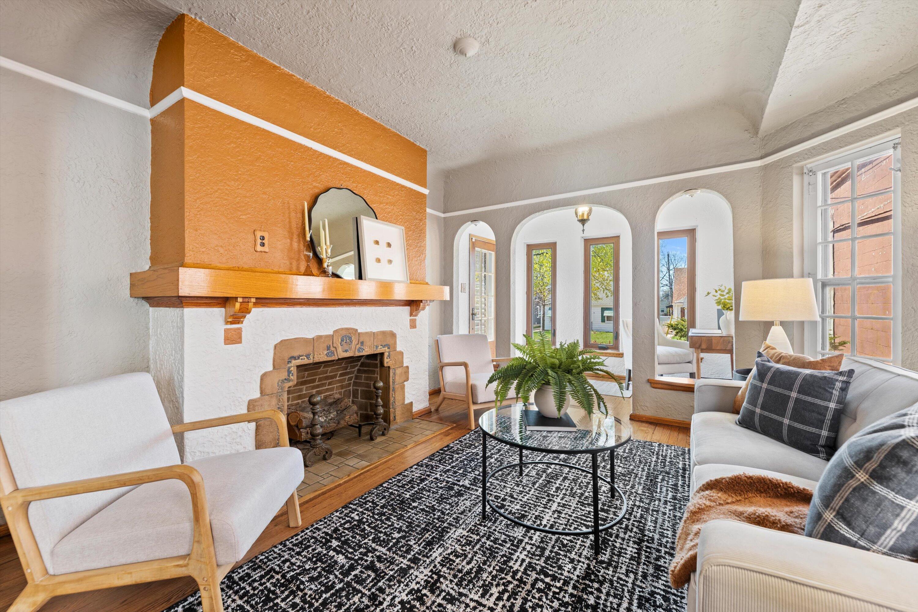 3058 North 74th Street Milwaukee, WI 53210 - Photo 6 of 24 Living Room