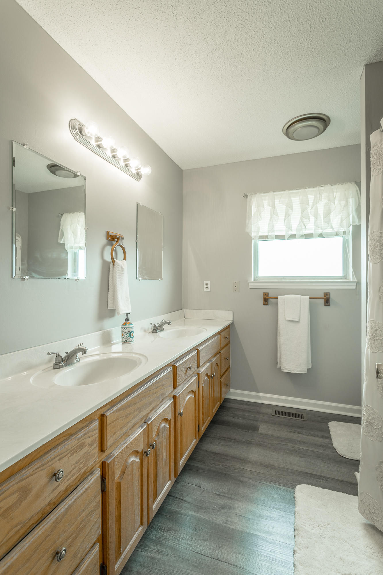 138 Potts Road Ringgold, GA 30736 - Photo 22 of 46 Master Bath