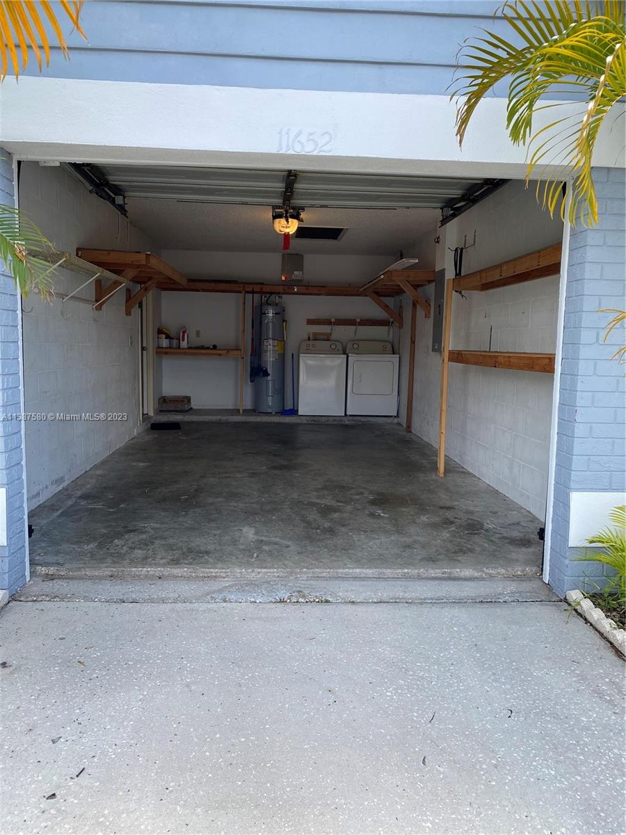 11652 Sunshine Pond Road Tampa, FL 33635 - Photo 38 of 39 a view of entryway