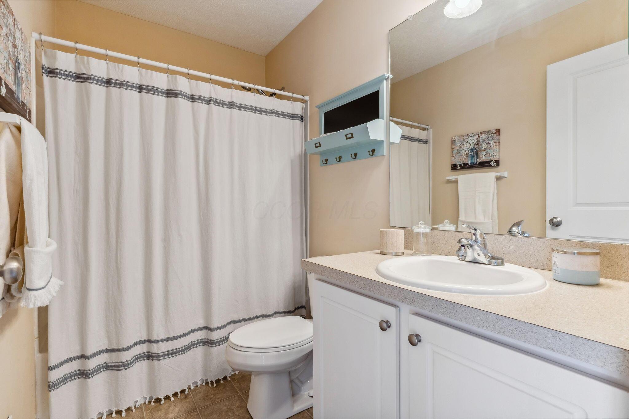 6237 Needletail Road, Unit 32 Columbus, OH 43230 - Photo 21 of 32 2nd Full BAth.