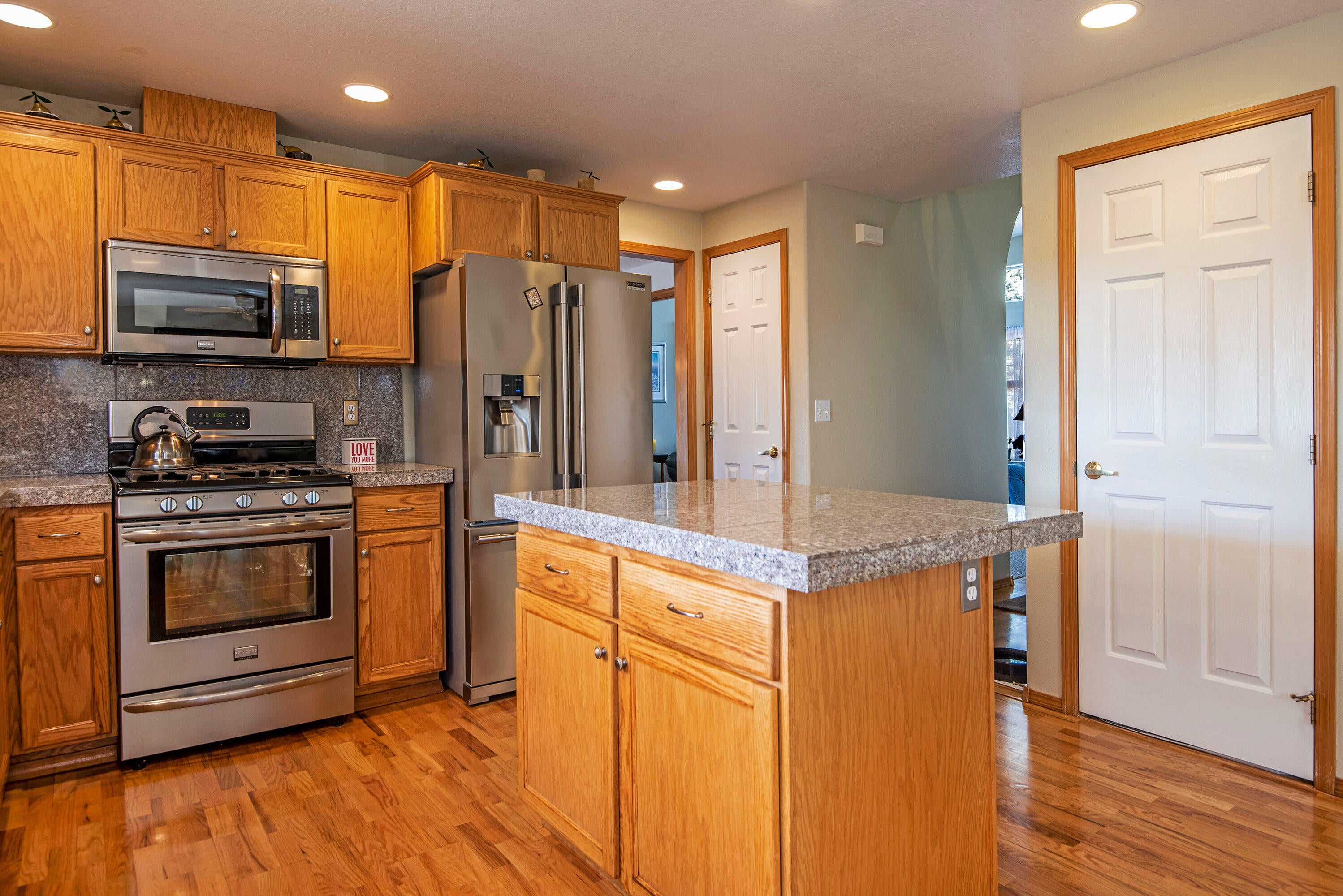 3256 Southwest 35th Street Redmond, OR 97756 - Photo 6 of 27 6