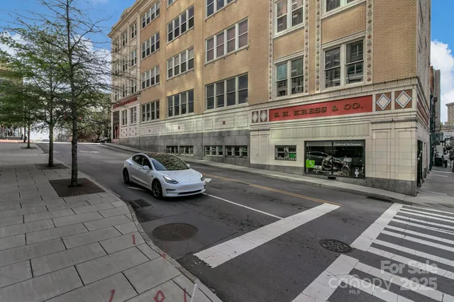 $379,000 | 59 College Street, Unit 402, Asheville, NC 28801