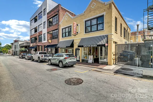 $379,000 | 59 College Street, Unit 402, Asheville, NC 28801