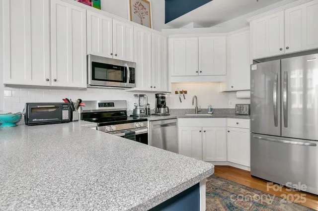 $379,000 | 59 College Street, Unit 402, Asheville, NC 28801